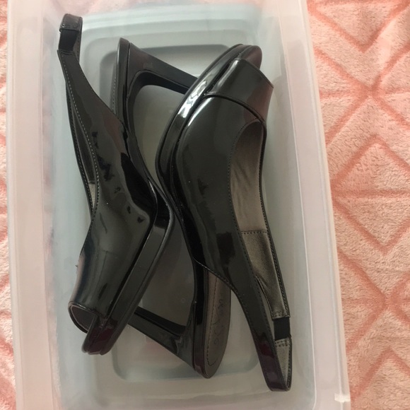 1 1/2 inch heels - Picture 2 of 2